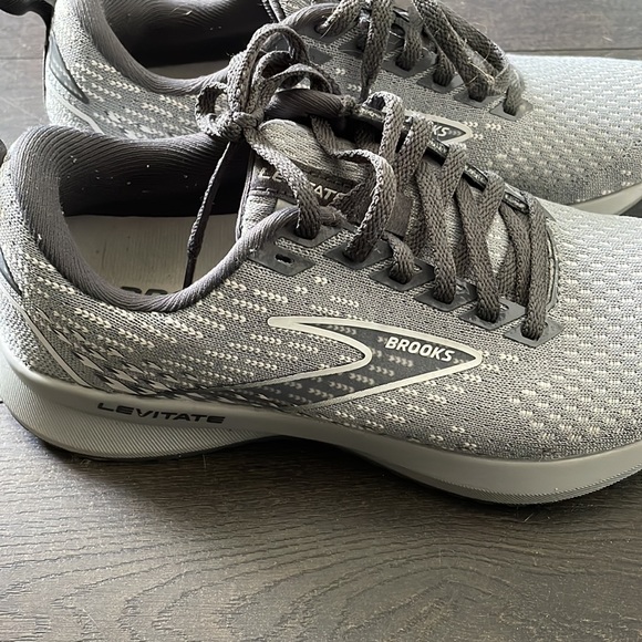 Brooks Levitate, size 6 women’s, wore once - Picture 2 of 2